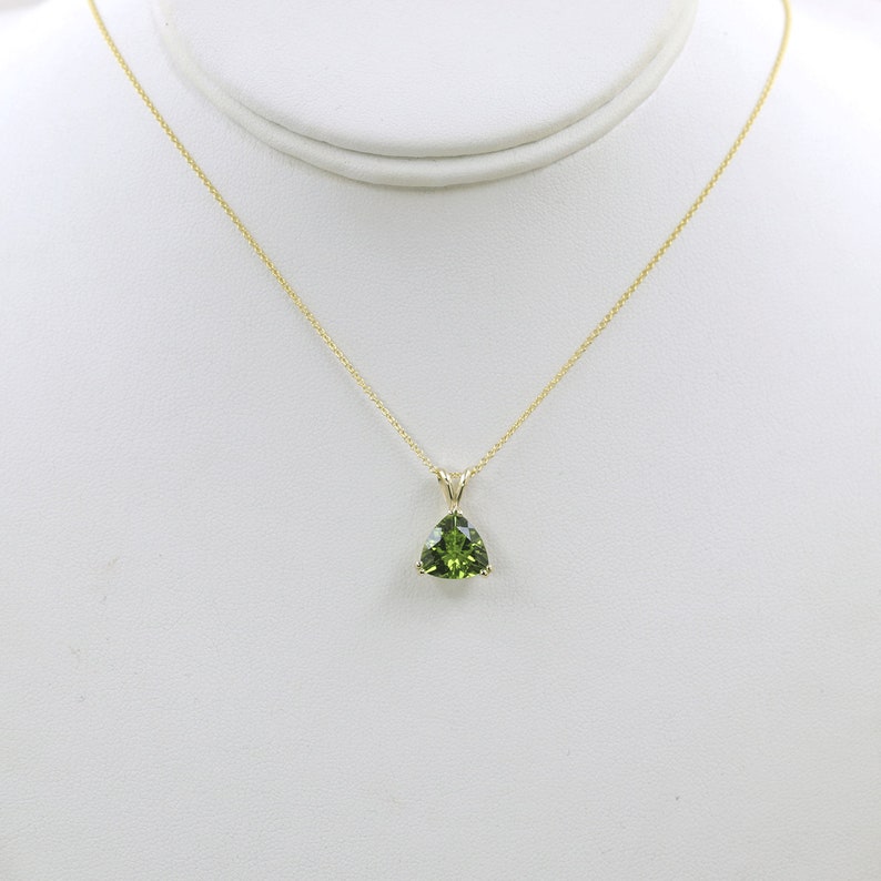 14K TRILLIONE PERIDOT SOLITAIRE NECKLACE