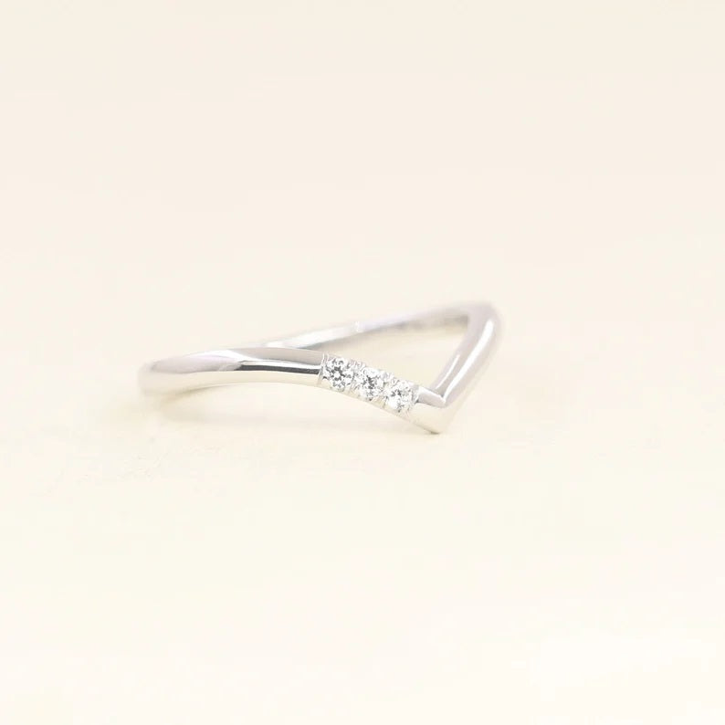 14K 3 DIAMOND CHEVRON 1.6MM BAND