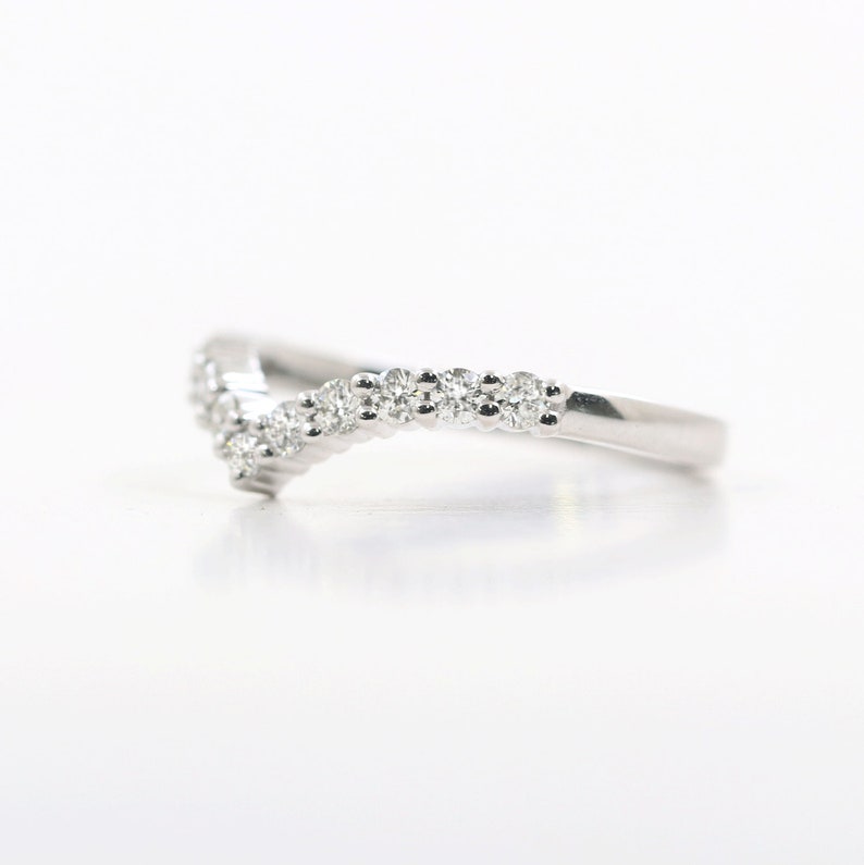 14K 0.42CT DIAMOND CHEVRON BAND