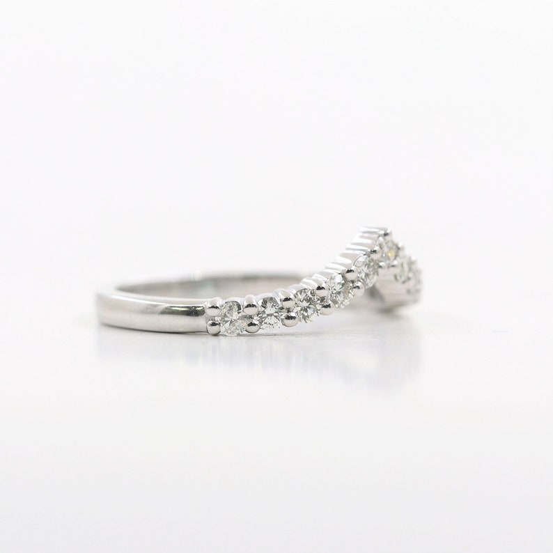 14K 0.42CT DIAMOND CHEVRON BAND