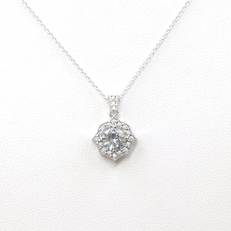 14K ROUND WHITE SAPPHIRE DIAMOND VINTAGE NECKLACE