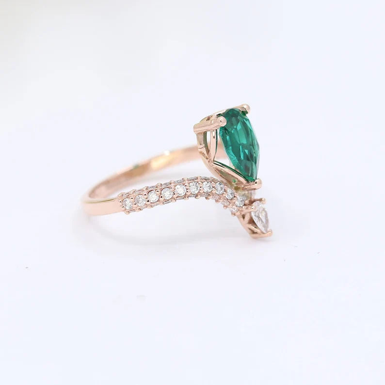 14K LAB EMERALD DIAMOND CHEVRON RING