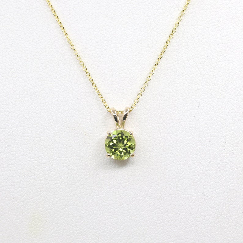 14K 1.3CT PERIDOT SOLITAIRE NECKLACE