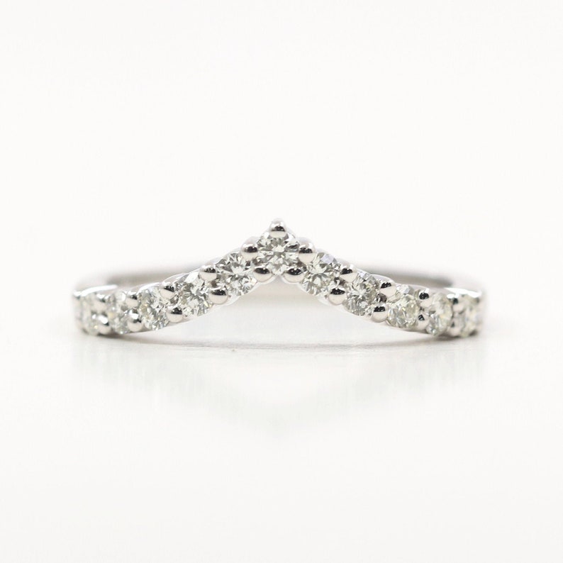 14K 0.42CT DIAMOND CHEVRON BAND