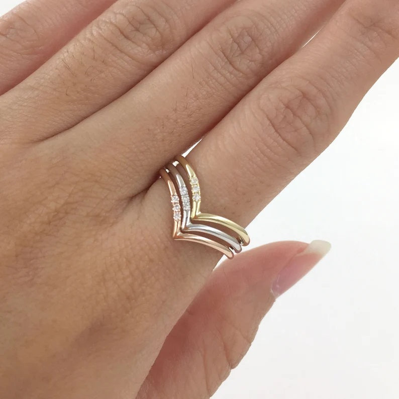 14K 3 DIAMOND CHEVRON BAND