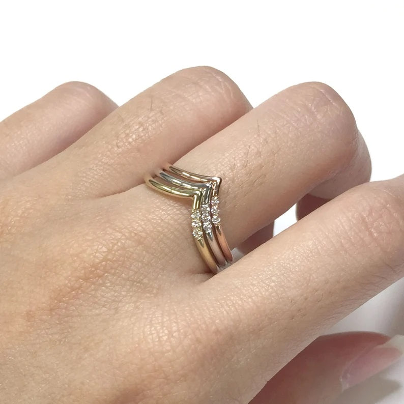 14K 3 DIAMOND CHEVRON BAND