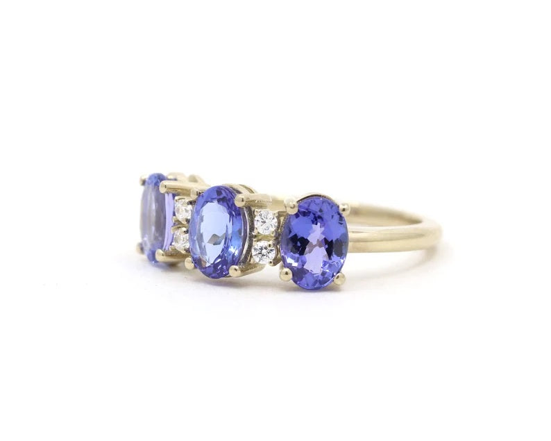 14K OVAL TANZANITE 4 DIAMOND BAND