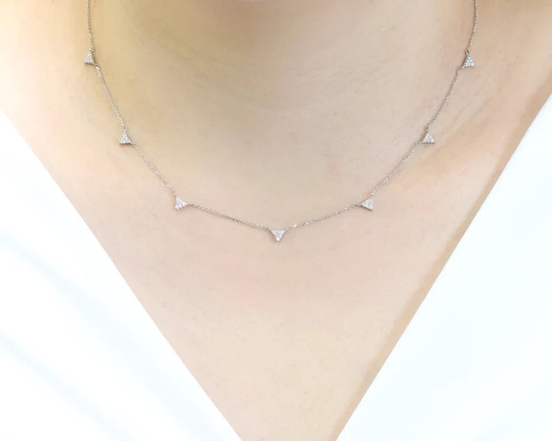 14K 7 DIAMOND TRIANGLE NECKLACE