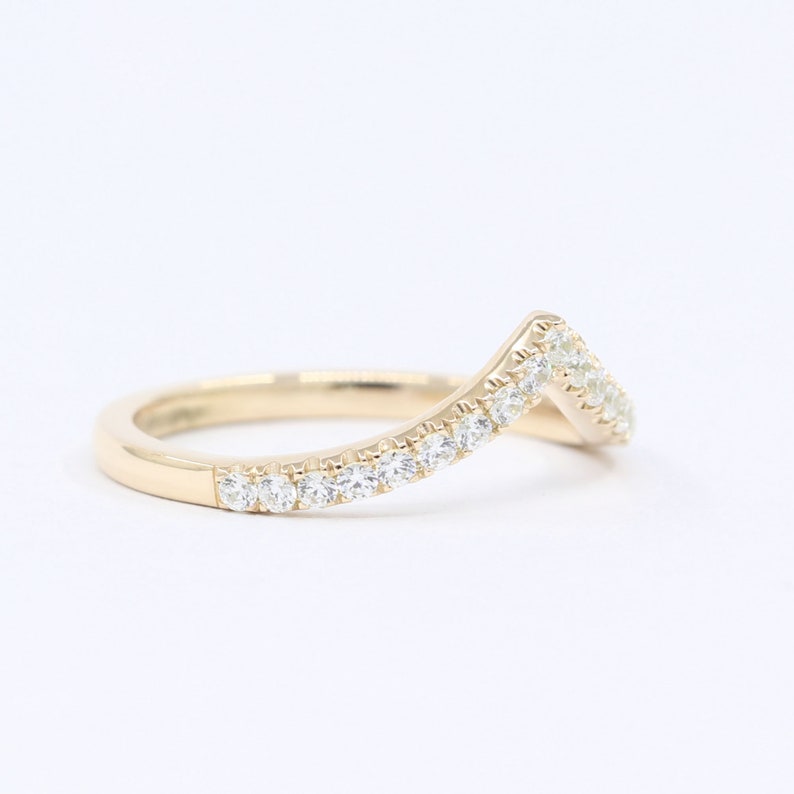 14K DIAMOND CHEVRON BAND