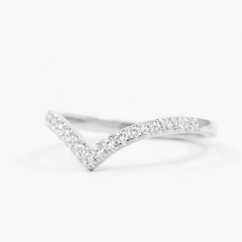 14K DIAMOND CHEVRON BAND