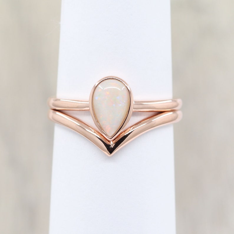 14K PEAR OPAL BEZEL RING PLAIN CHEVRON BAND 2 RING SET