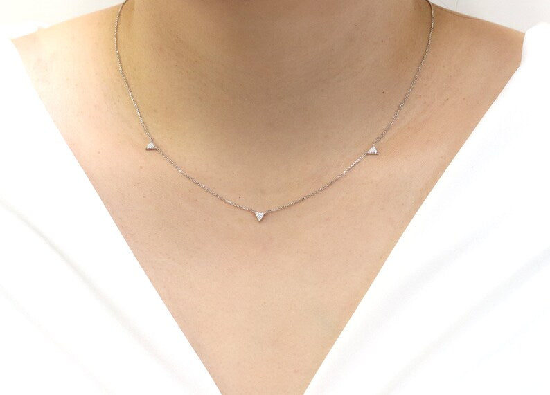 14K 3 DIAMOND TRIANGLE NECKLACE