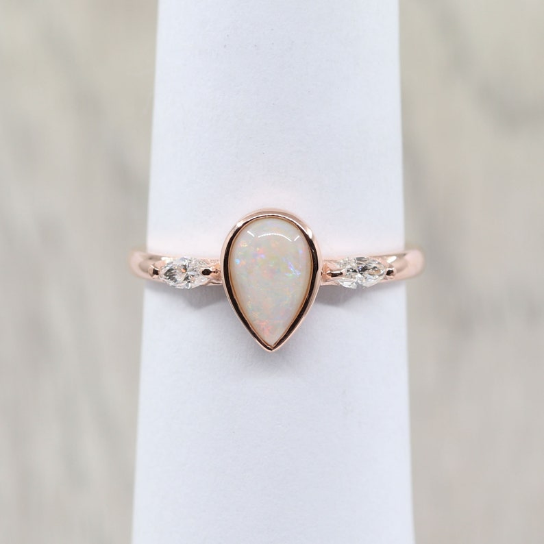 14K PEAR OPAL BEZEL RING PLAIN CHEVRON BAND 2 RING SET