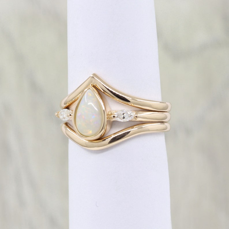 14K PEAR OPAL BEZEL RING PLAIN CURVE BAND 3 RING SET