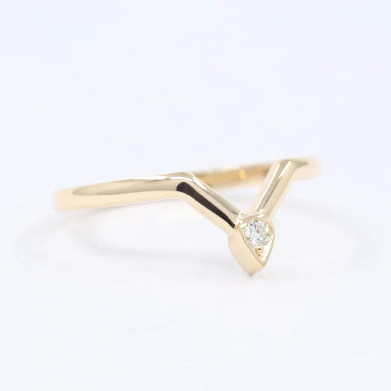 14K DIAMOND V SHAPE CHEVRON BAND