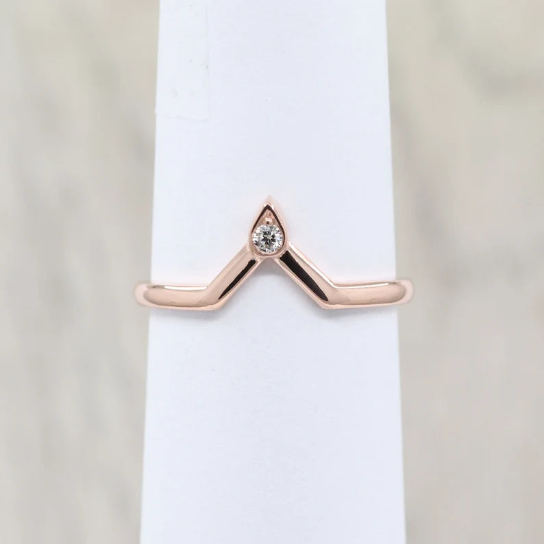 14K DIAMOND V SHAPE CHEVRON BAND