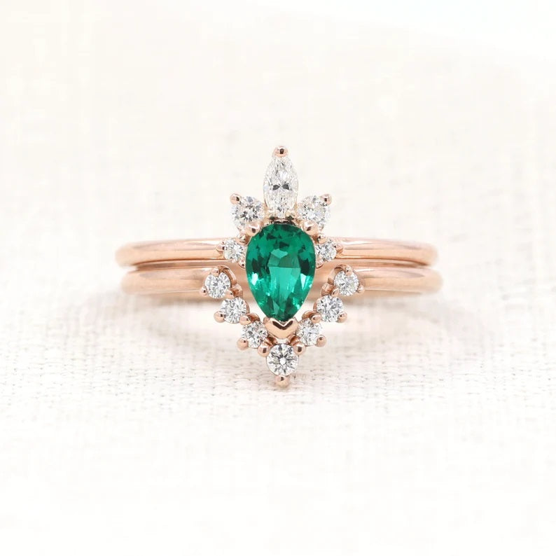 14K LAB EMERALD DIAMOND V BAND 2 RING SET