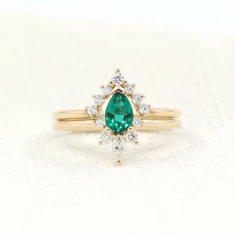 14K LAB EMERALD DIAMOND V BAND 2 RING SET