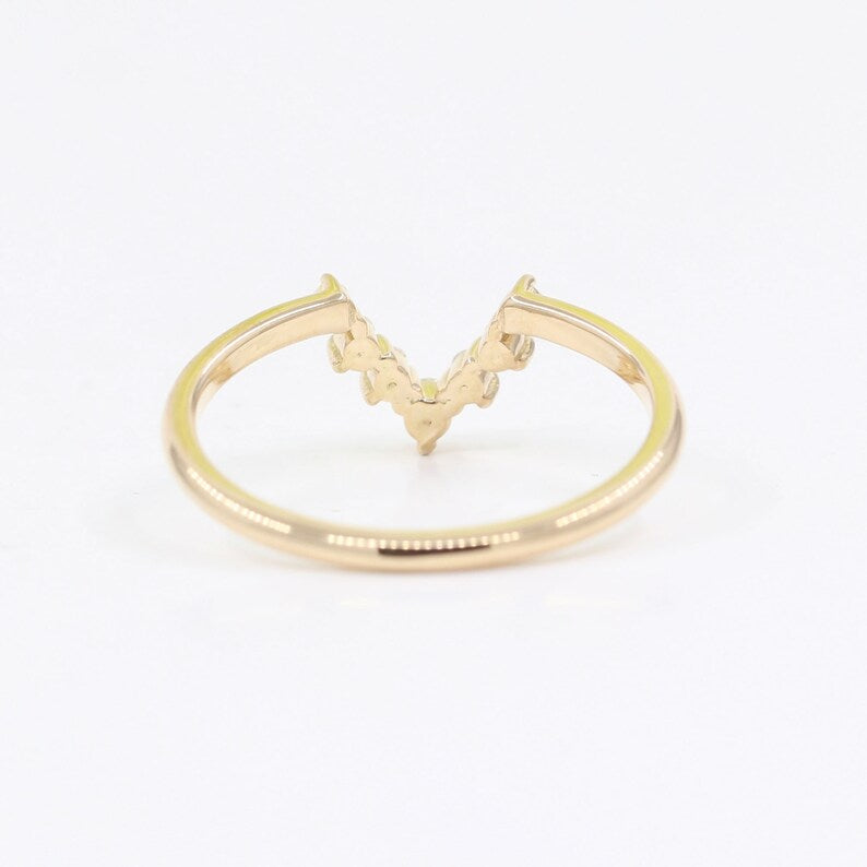 14K DIAMOND V SHAPE CHEVRON BAND