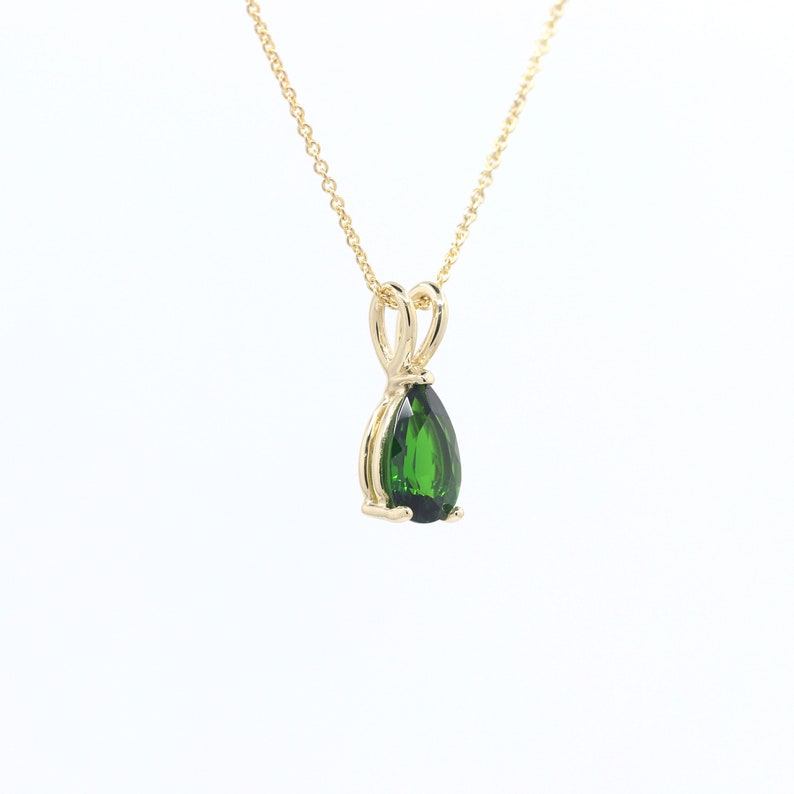 14K PEAR LAB EMERALD SOLITAIRE NECKLACE