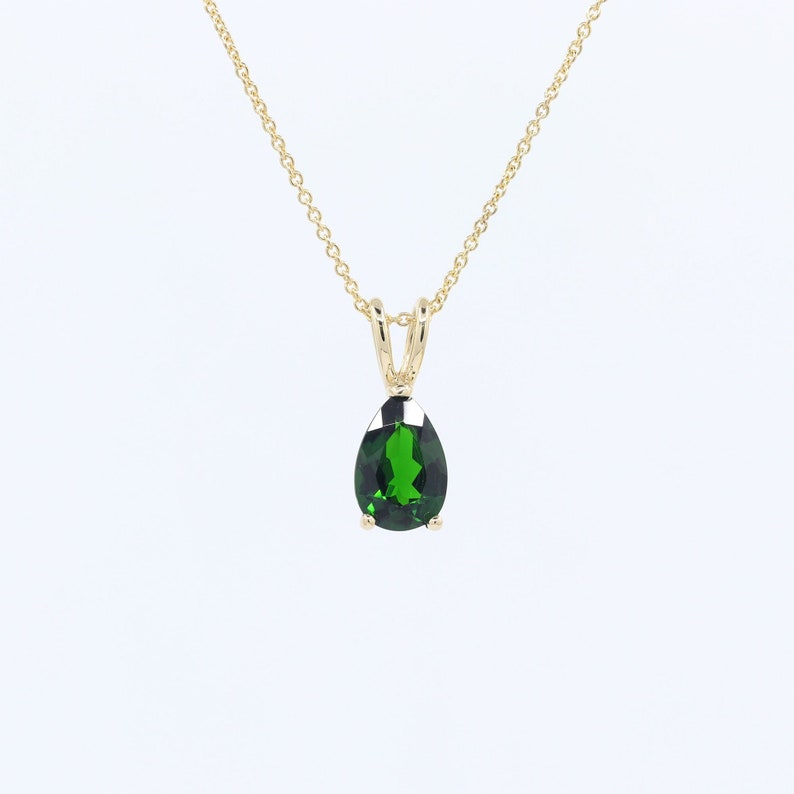 14K PEAR LAB EMERALD SOLITAIRE NECKLACE