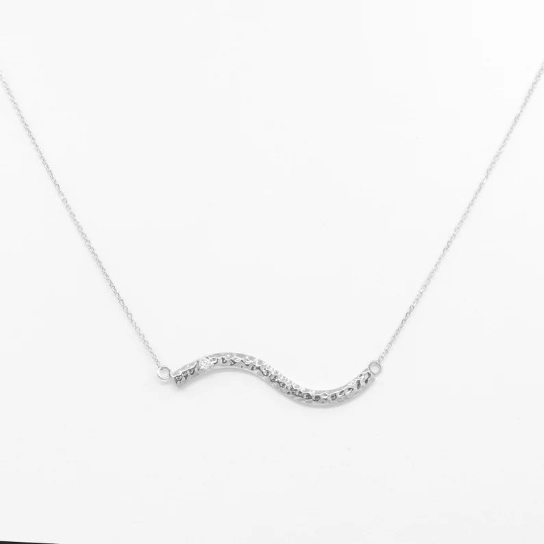 14K 1 DIAMOND HAMMERED WAVE BAR NECKLACE