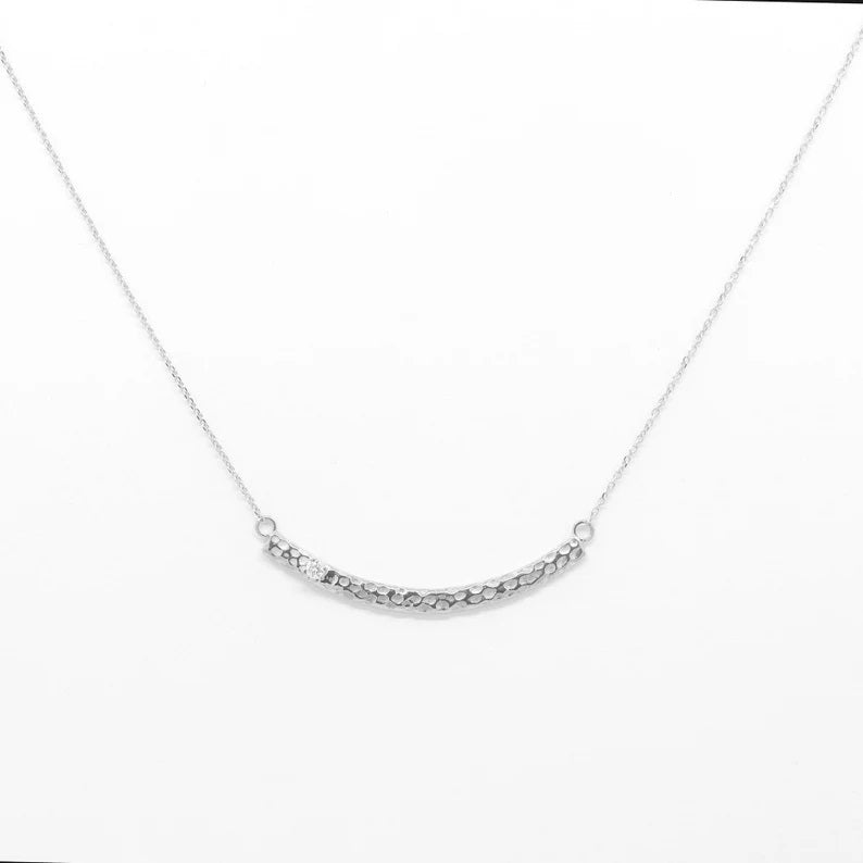 14K 1 DIAMOND HAMMERED CURVED BAR NECKLACE