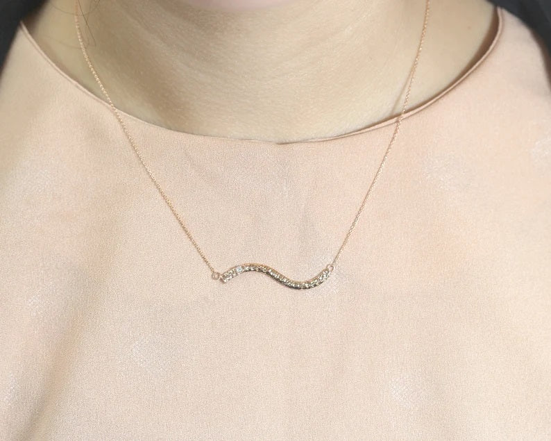 14K 1 DIAMOND HAMMERED WAVE BAR NECKLACE