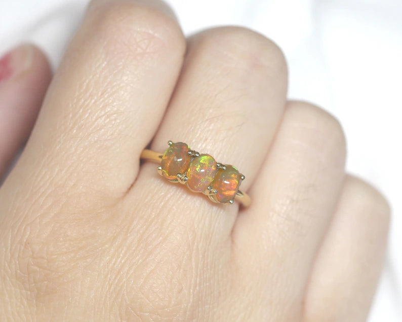 14K OVAL OPAL BAND