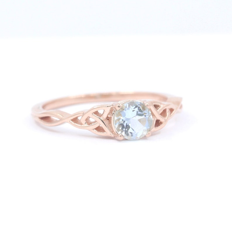 14K AQUAMARINE TWIST RING