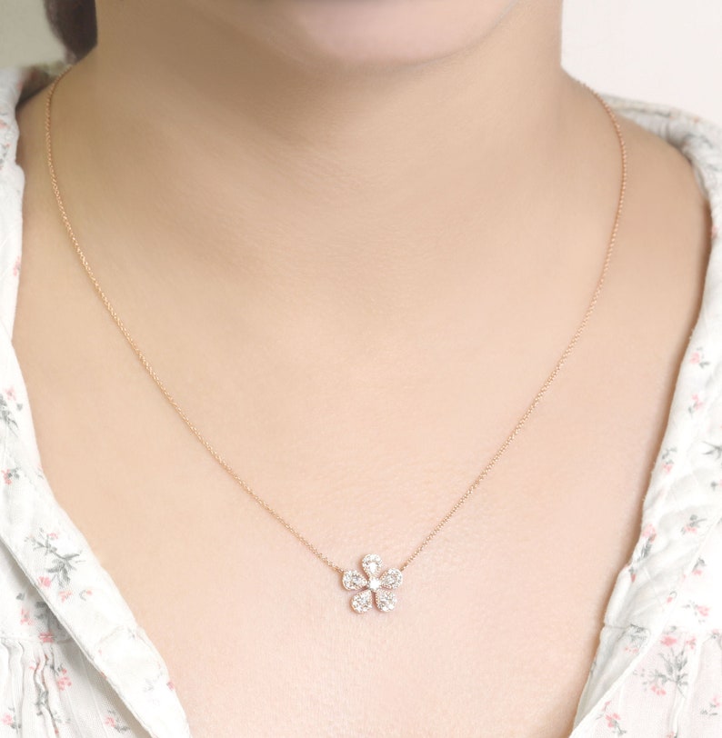 14K 0.61CT DIAMOND FLOWER NECKLACE