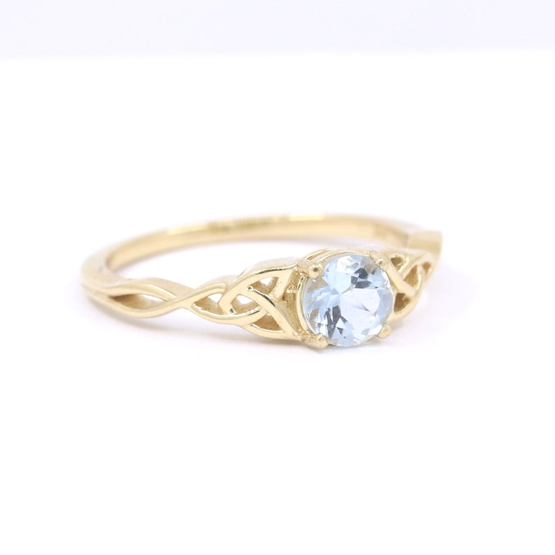 14K AQUAMARINE TWIST RING