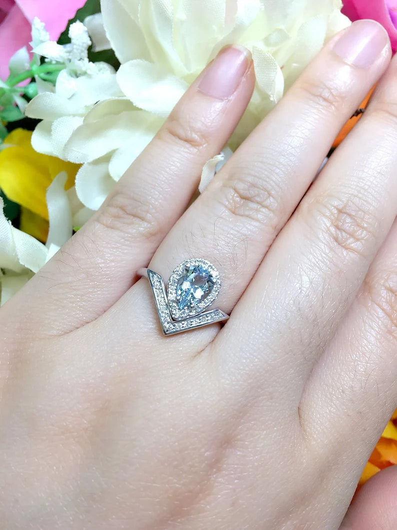 14K PEAR AQUAMARINE DIAMOND HALO V RING