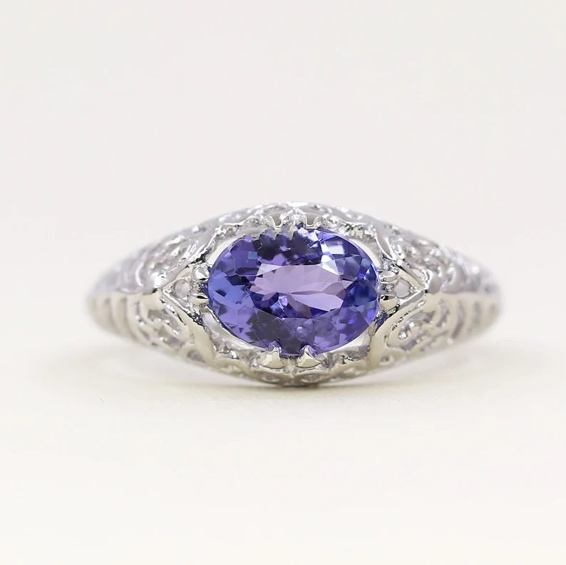 14K OVAL TANZANITE VINTAGE STYL RING